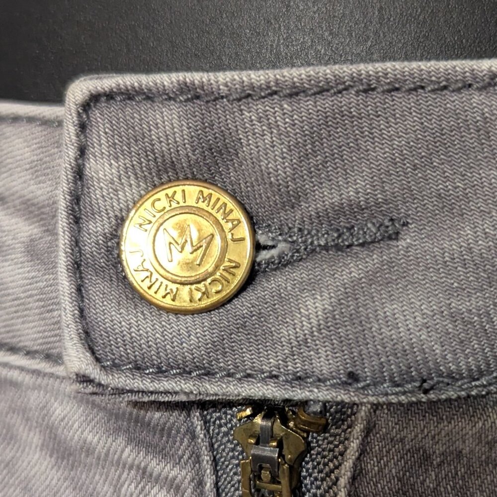 Mid rise light gray wash jeans - 11/12 - Picture 4 of 7